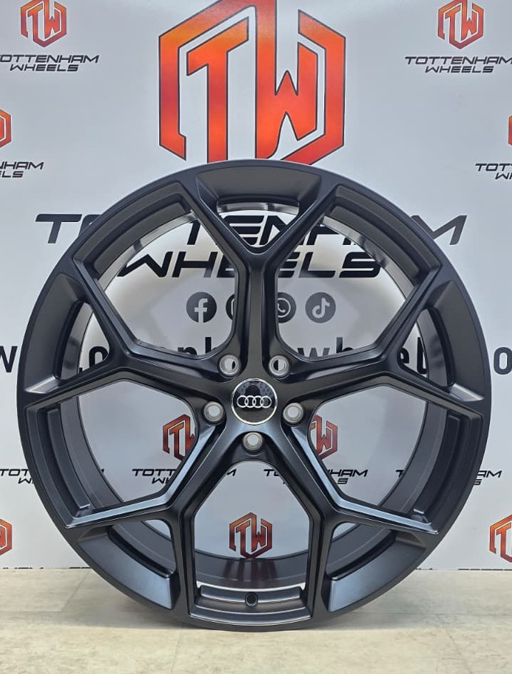 19" RS3 BLACK (P)