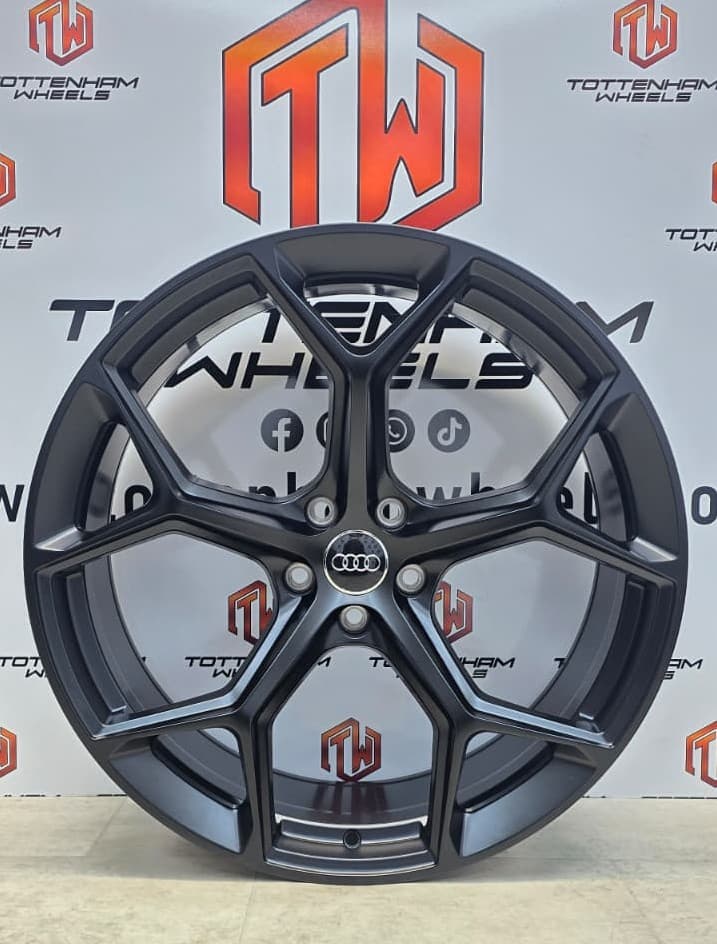 19" RS3 BLACK (P)